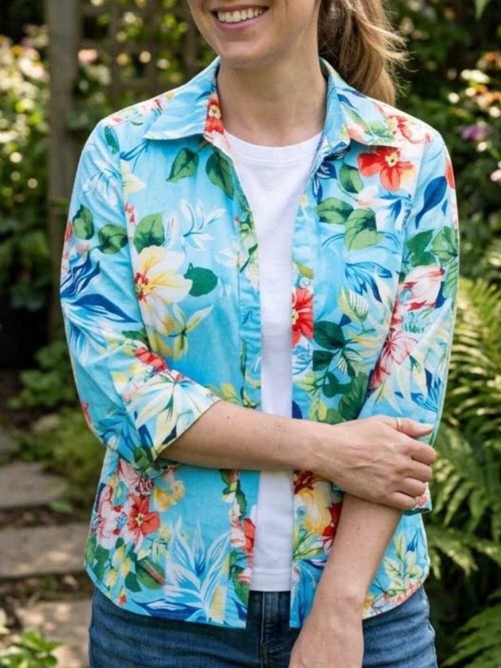 Van Heusen Woman's Floral Tropical Print Button Up Blouse Shirt Size M